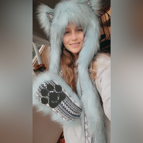 Sample Ice Husky Spirithood - Picture 3 of 3